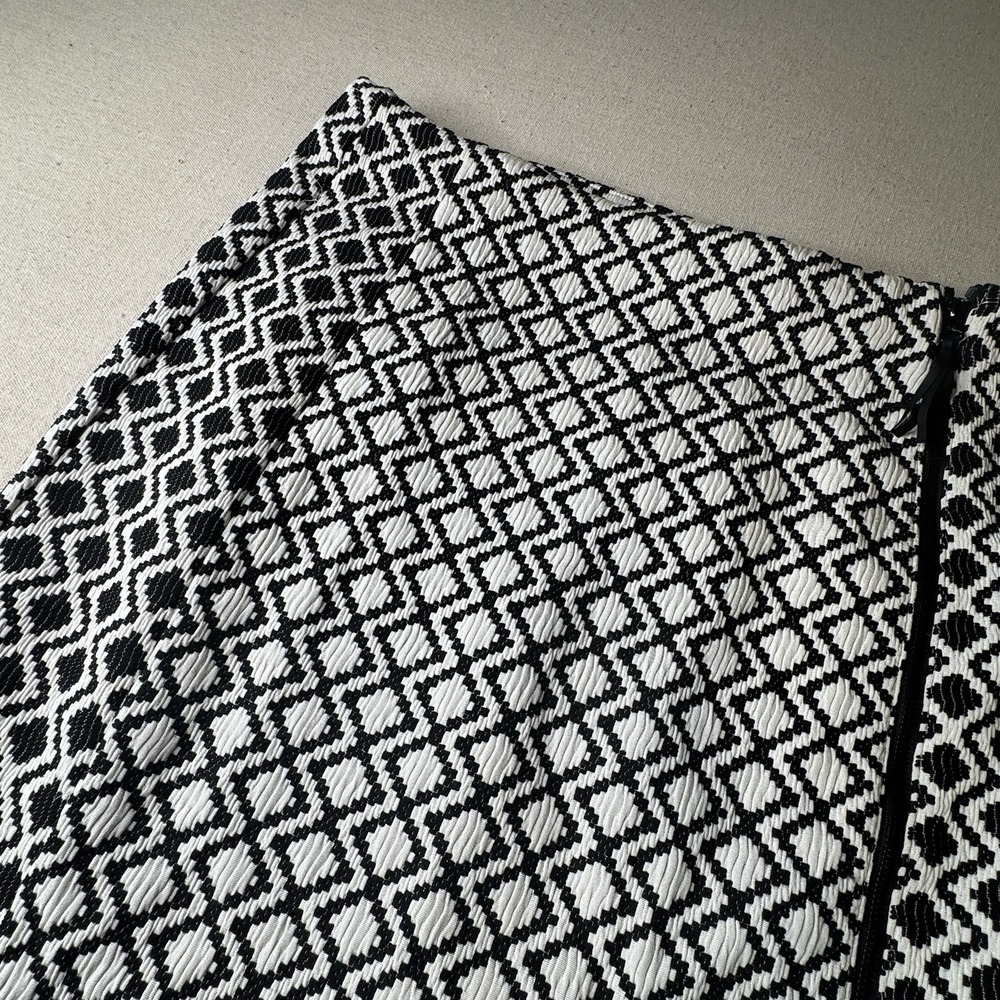 Lane‎ Bryant Women's Black & White Geo Print Knit Pencil Skirt Side Zip Size 20